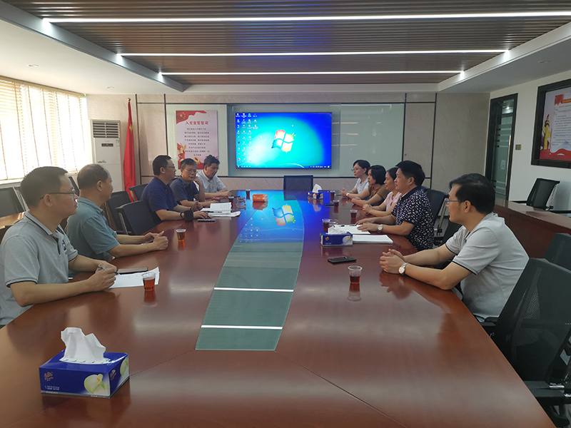 我公(gōng)司舉行工(gōng)會委員會會議