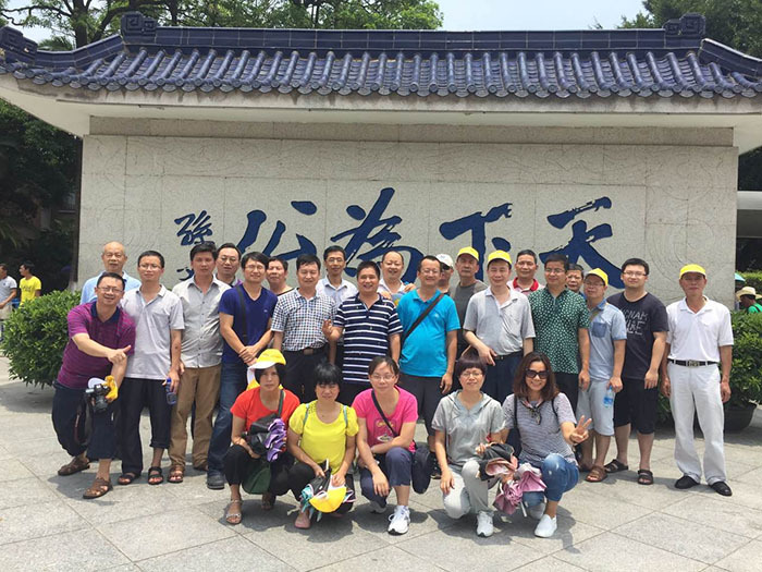 緬懷革命先烈，弘揚愛國(guó)精(jīng)神 踐行“兩學(xué)一做”黨員活動小(xiǎo)記